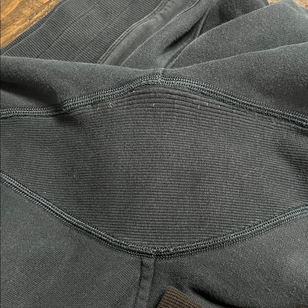 🏷️ Lululemon Navy Cropped Sweats / Jogger Pants - Picture 5 of 8